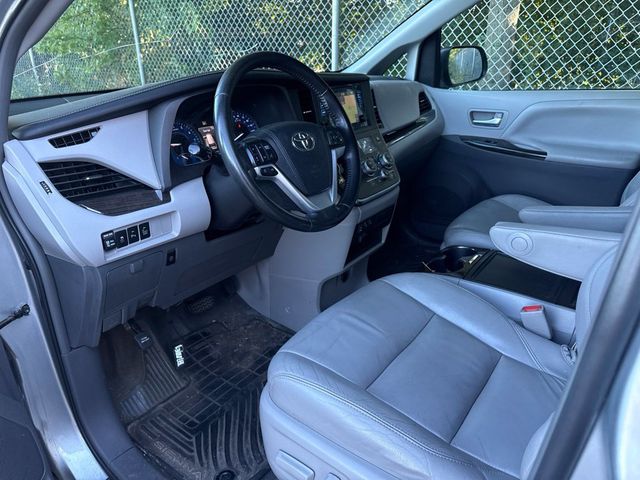 2016 Toyota Sienna XLE - 23096845 - 6