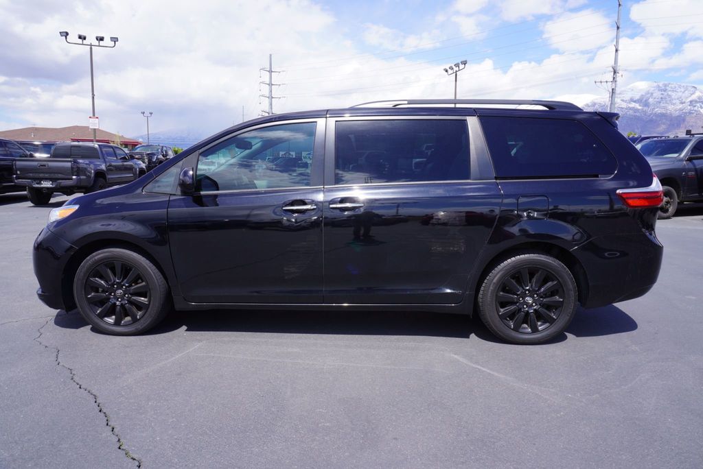 2016 Toyota Sienna XLE - 23019840 - 1