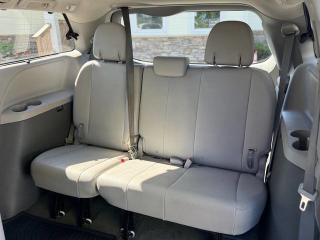 2016 Toyota Sienna XLE 7 Passenger Auto Access Seat 4dr Mini Van - 23014709 - 11