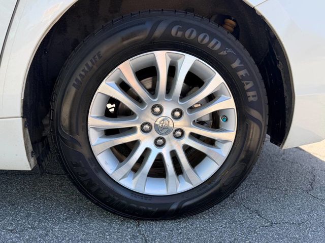 2016 Toyota Sienna XLE 7 Passenger Auto Access Seat 4dr Mini Van - 23014709 - 15
