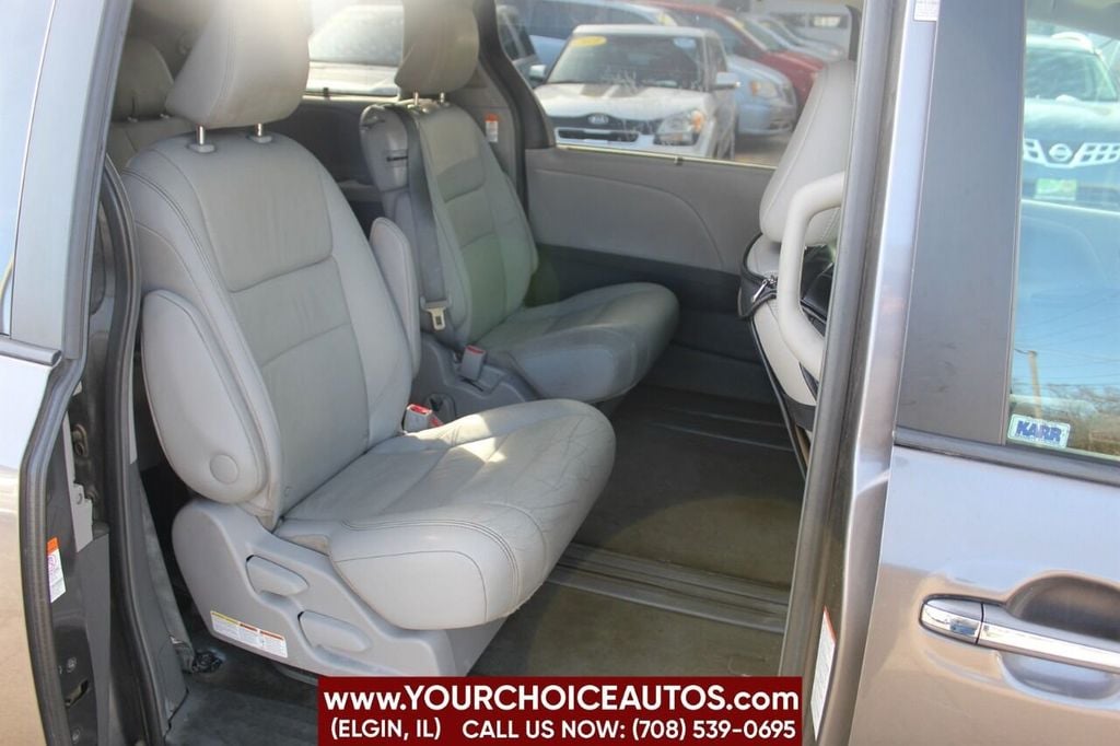 2016 Toyota Sienna XLE 7 Passenger Auto Access Seat 4dr Mini Van - 22213631 - 17