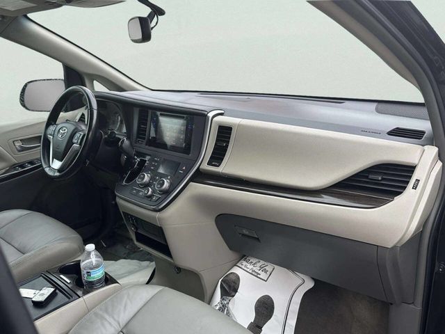 2016 Toyota Sienna XLE 7 Passenger Auto Access Seat 4dr Mini Van - 22952524 - 12