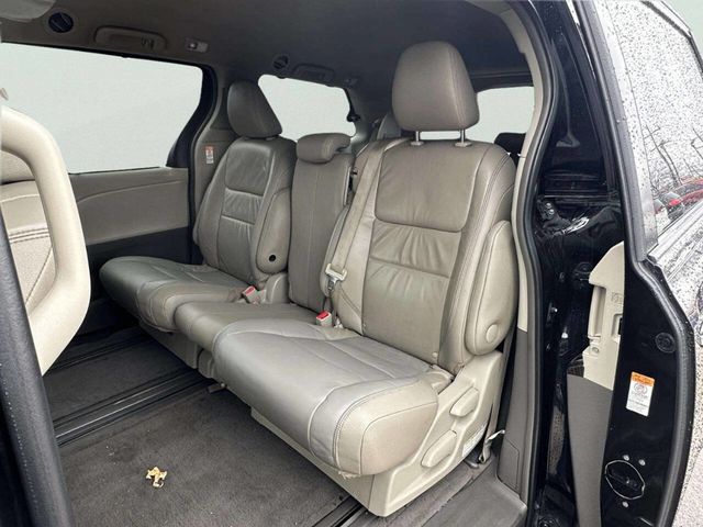2016 Toyota Sienna XLE 7 Passenger Auto Access Seat 4dr Mini Van - 22952524 - 14