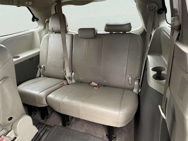 2016 Toyota Sienna XLE 7 Passenger Auto Access Seat 4dr Mini Van - 22952524 - 15