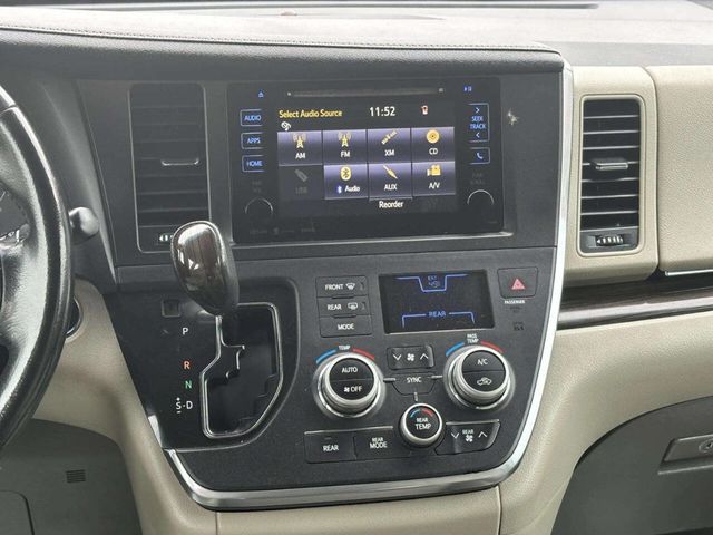 2016 Toyota Sienna XLE 7 Passenger Auto Access Seat 4dr Mini Van - 22952524 - 17