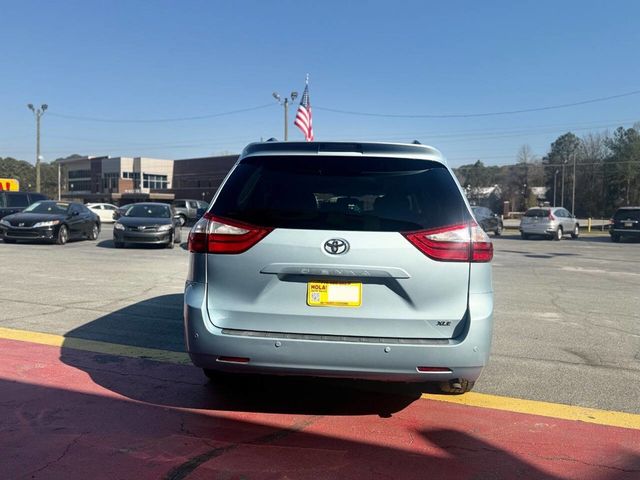 2016 Toyota Sienna XLE 8 Passenger 4dr Mini Van - 23001198 - 11