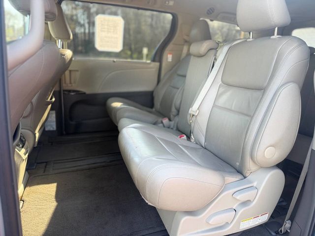 2016 Toyota Sienna XLE 8 Passenger 4dr Mini Van - 23001198 - 13