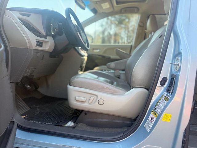 2016 Toyota Sienna XLE 8 Passenger 4dr Mini Van - 23001198 - 16