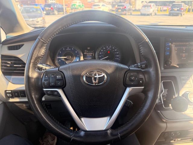 2016 Toyota Sienna XLE 8 Passenger 4dr Mini Van - 23001198 - 19