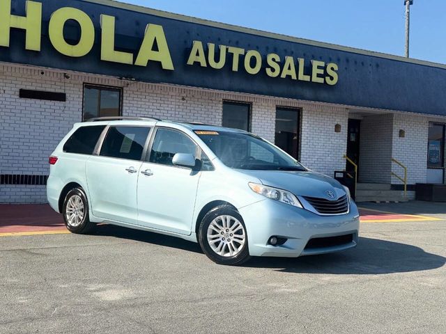 2016 Toyota Sienna XLE 8 Passenger 4dr Mini Van - 23001198 - 5