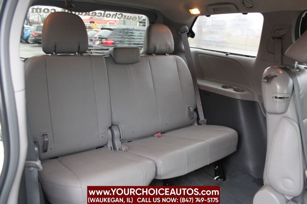 2016 Toyota Sienna XLE 8 Passenger 4dr Mini Van - 22263707 - 19
