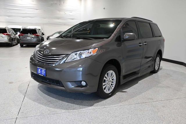 2016 Toyota Sienna XLE Mobility Handicap Van - 23043501 - 9