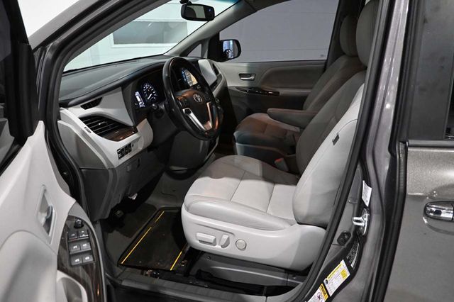 2016 Toyota Sienna XLE Mobility Handicap Van - 23043501 - 12