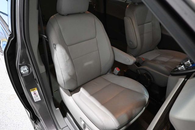 2016 Toyota Sienna XLE Mobility Handicap Van - 23043501 - 15