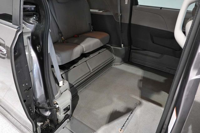 2016 Toyota Sienna XLE Mobility Handicap Van - 23043501 - 17