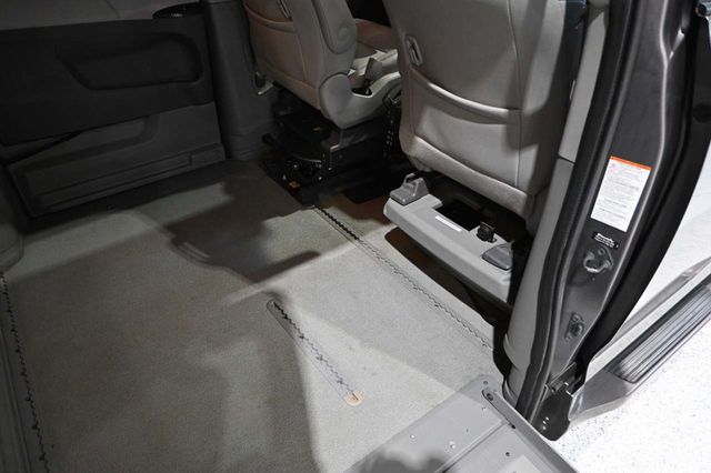 2016 Toyota Sienna XLE Mobility Handicap Van - 23043501 - 18