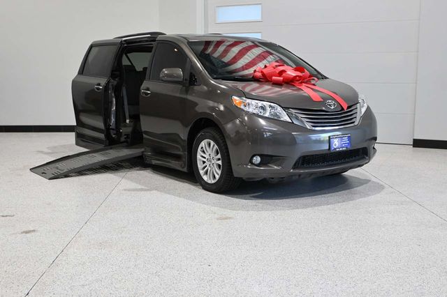 2016 Toyota Sienna XLE Mobility Handicap Van - 23043501 - 1
