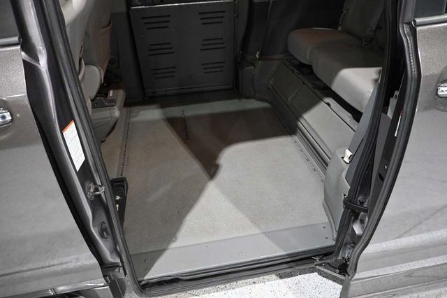 2016 Toyota Sienna XLE Mobility Handicap Van - 23043501 - 29