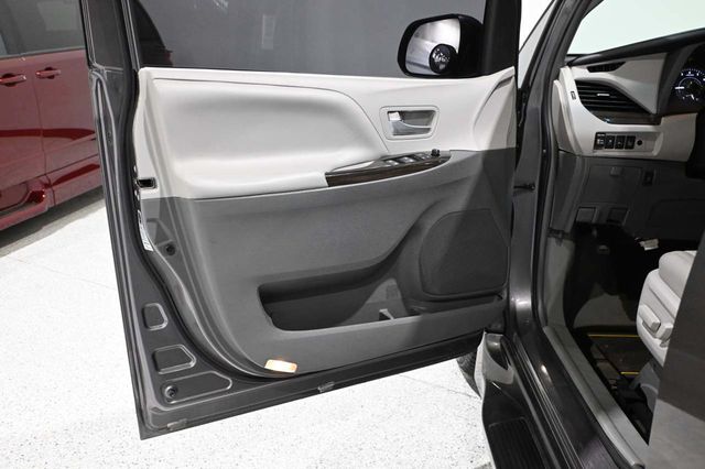 2016 Toyota Sienna XLE Mobility Handicap Van - 23043501 - 31