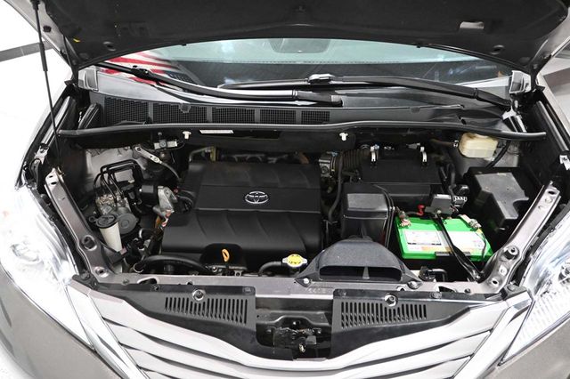 2016 Toyota Sienna XLE Mobility Handicap Van - 23043501 - 37