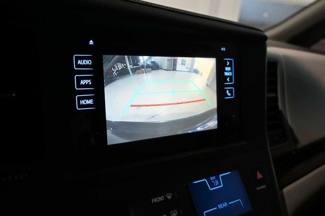 2016 Toyota Sienna XLE Mobility Handicap Van - 23043501 - 39
