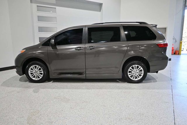2016 Toyota Sienna XLE Mobility Handicap Van - 23043501 - 8