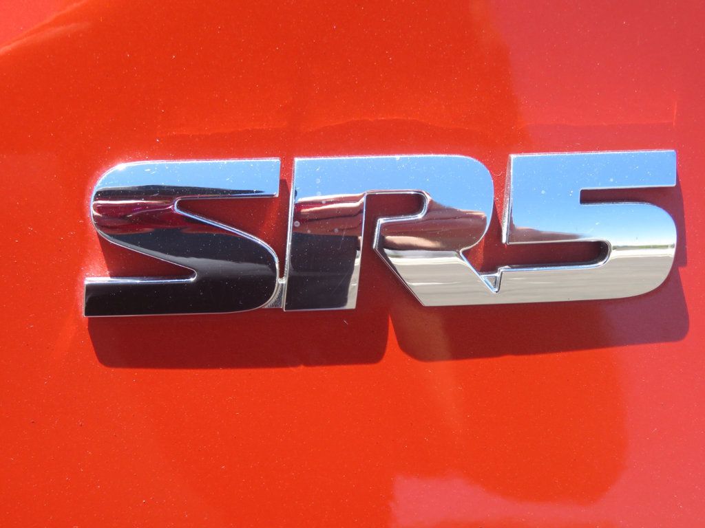 2016 Toyota Tacoma SR5 photo 14
