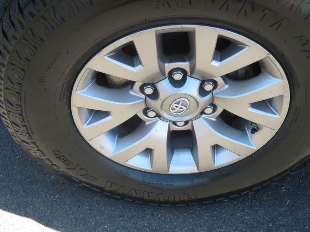 2016 Toyota Tacoma SR5 photo 16