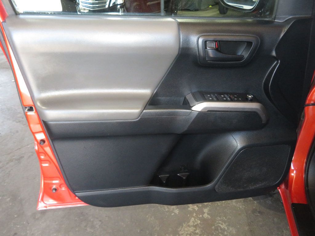 2016 Toyota Tacoma SR5 photo 17