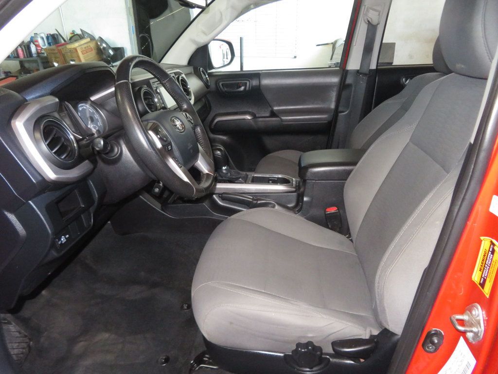 2016 Toyota Tacoma SR5 photo 18
