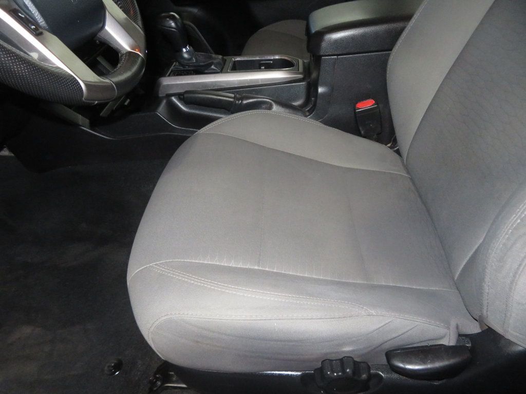 2016 Toyota Tacoma SR5 photo 20