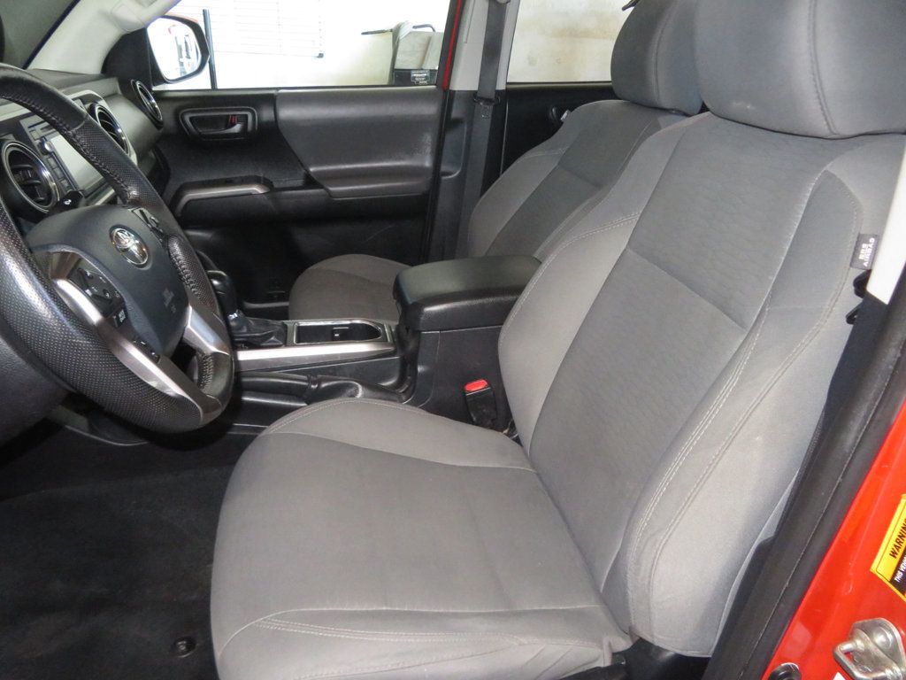 2016 Toyota Tacoma SR5 photo 21