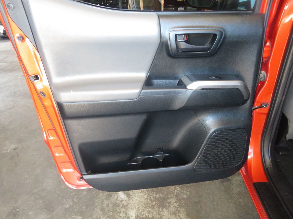 2016 Toyota Tacoma SR5 photo 22