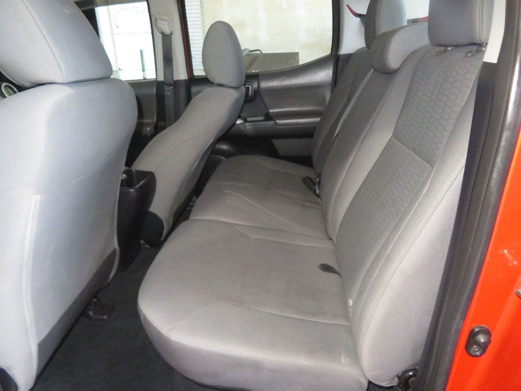 2016 Toyota Tacoma SR5 photo 23