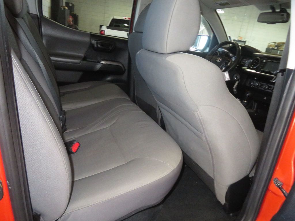 2016 Toyota Tacoma SR5 photo 30