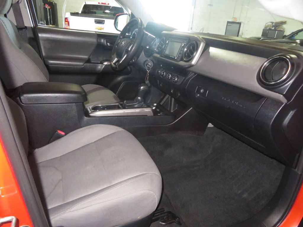 2016 Toyota Tacoma SR5 photo 33