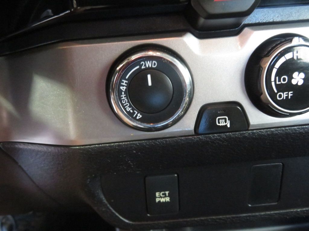 2016 Toyota Tacoma SR5 photo 40