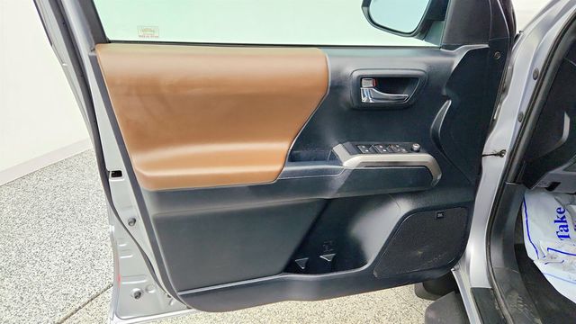 2016 Toyota Tacoma Limited Double Cab 4WD V6 Automatic w/ V6 Tow Package - 23019148 - 10