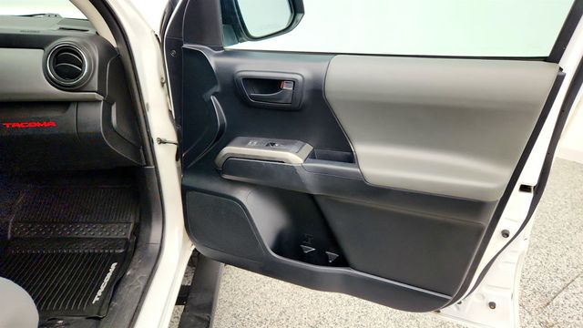2016 Toyota Tacoma SR5 Double Cab 2WD V6 Automatic w/ Appearance Pkg & Towing Pkg - 23034729 - 23