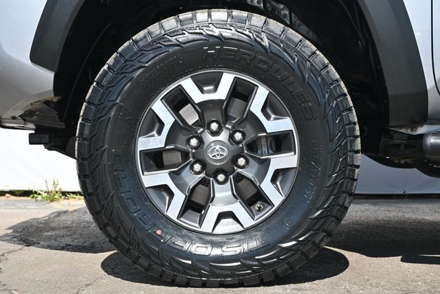 2016 Toyota Tacoma TRD Off-Road Double Cab New Tires - 22990362 - 5