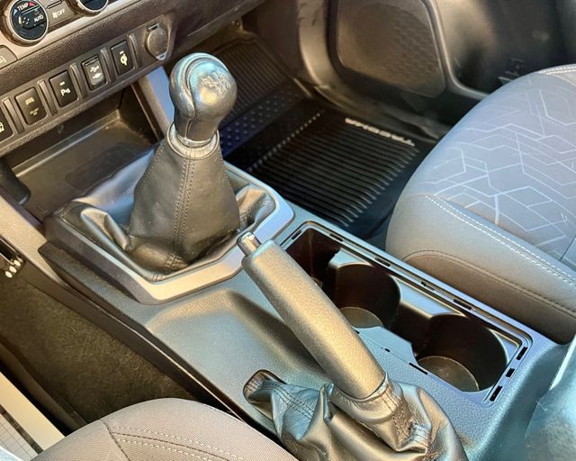 2016 Toyota Tacoma TRD OFF-ROAD WITH TRD-OFF ROAD, PREMIUM & TECH PACKAGE - 22941136 - 13