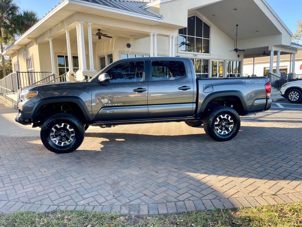2016 Toyota Tacoma Off-Road photo 2