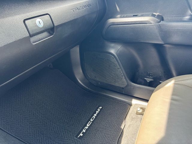 2016 Toyota Tacoma TRD Sport - 23029064 - 25