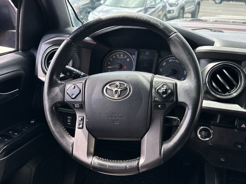 2016 Toyota Tacoma TRD Sport Double Cab 2WD V6 Automatic - 23048905 - 18
