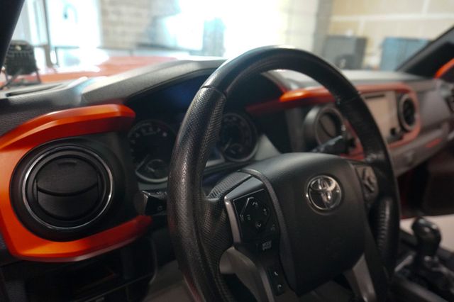 2016 Toyota Tacoma TRD Sport Double Cab 4WD LB V6 Automatic - 23064584 - 16