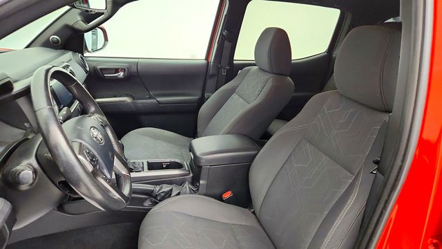 2016 Toyota Tacoma TRD Sport Double Cab 4WD LB V6 Automatic w/ Tow Package - 23026771 - 18