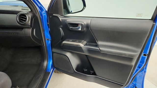 2016 Toyota Tacoma TRD Sport Double Cab 4WD V6 Automatic - 22949797 - 25