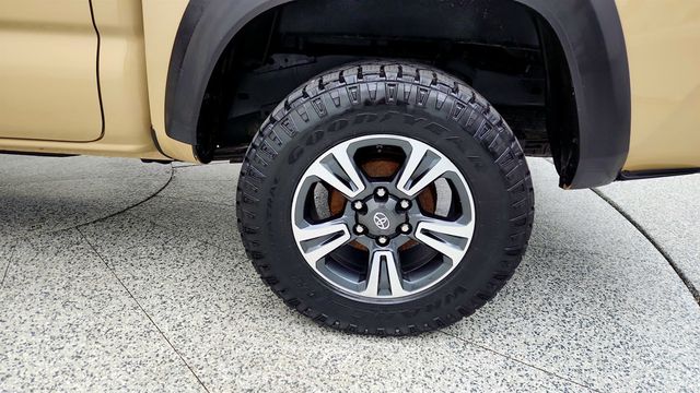 2016 Toyota Tacoma TRD Sport Double Cab 4WD V6 Manual - 23010083 - 8