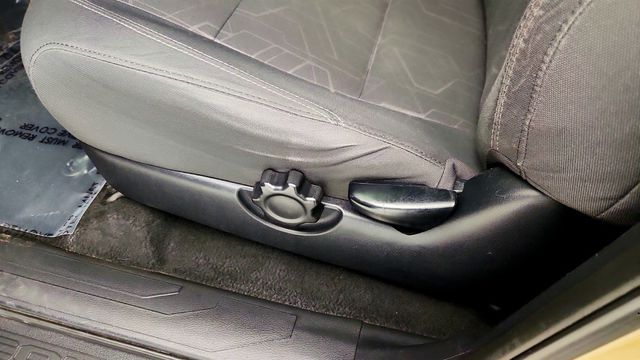 2016 Toyota Tacoma TRD Sport Double Cab 4WD V6 Manual w/ Towing Package - 23010083 - 10