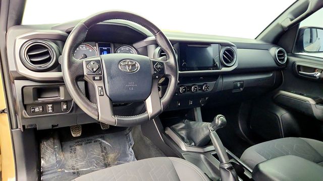 2016 Toyota Tacoma TRD Sport Double Cab 4WD V6 Manual w/ Towing Package - 23010083 - 11